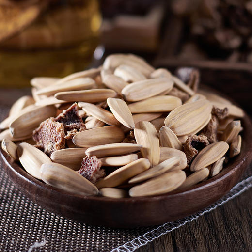 精选新疆葵花籽 脱皮瓜子不脏手 含50克即食陈皮碎 450克/包*2包 商品图1