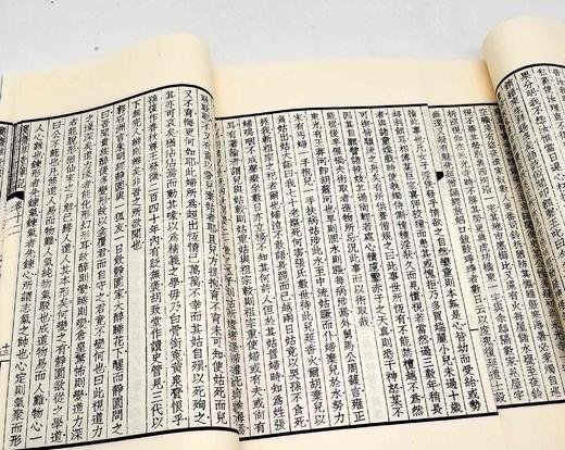 《影印校释平等阁主人批阅微草堂笔记》，白纸线装原函6厚册全，纪晓岚著，平等阁主批，中州古籍出版社2014年一版一印，仅印200套，述古价1390元包邮。 商品图10