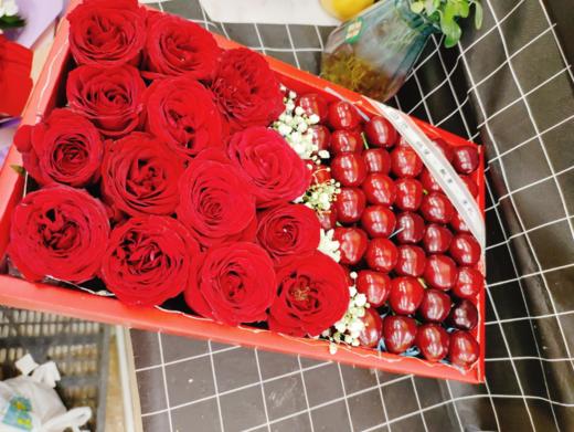 樱桃玫瑰鲜花礼盒（拼团） 商品图2