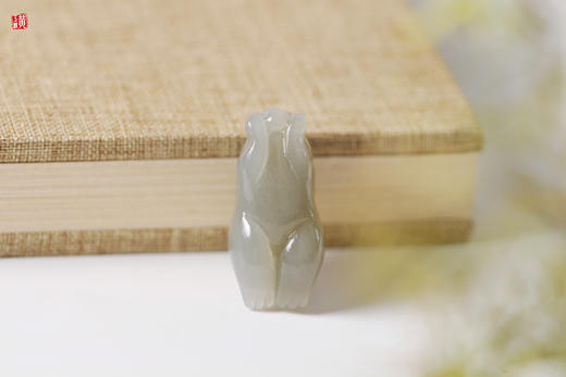 和田烟青玉【玉兔显瑞】吊坠  配精美挂绳 商品图3