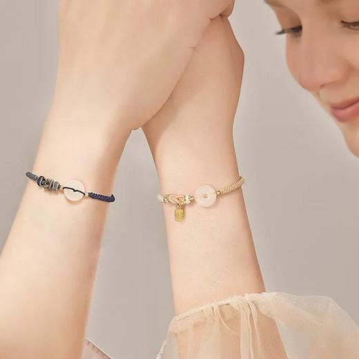 【冰透水润 温婉大方送礼盒！】国风平安扣情侣手链 自然白玛瑙如意平安扣 好运福牌 情侣手工编织手绳 男款女款情侣手链 商品图1