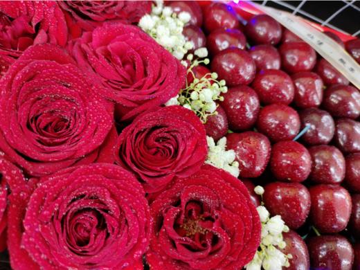 樱桃玫瑰鲜花礼盒（拼团） 商品图3