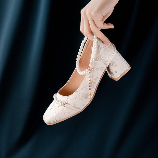 【羽裳】绣花高跟鞋，中跟旗袍半包头凉鞋单鞋 商品图1