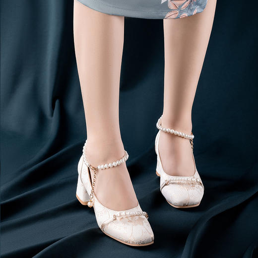 【羽裳】绣花高跟鞋，中跟旗袍半包头凉鞋单鞋 商品图3