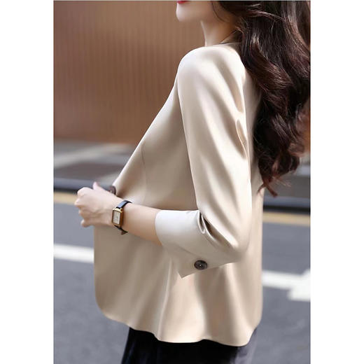 Jin口缎面三醋酸！曲线特好特显瘦！V领小西装外套女 M2301 商品图2