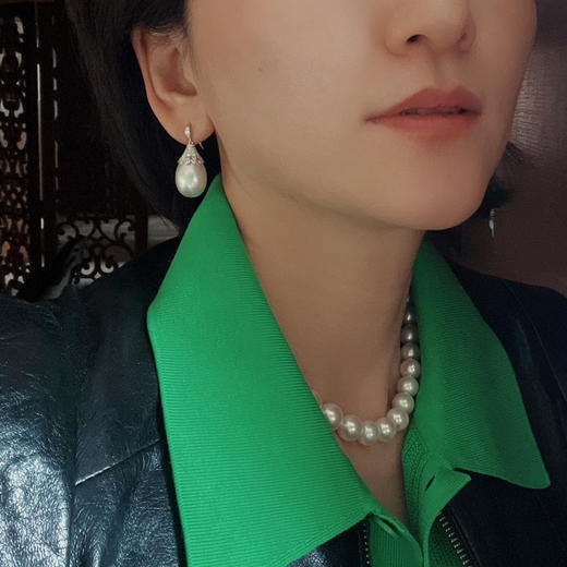 CLASSIC系列 18K镶钻石和南洋珍珠 耳坠 商品图2