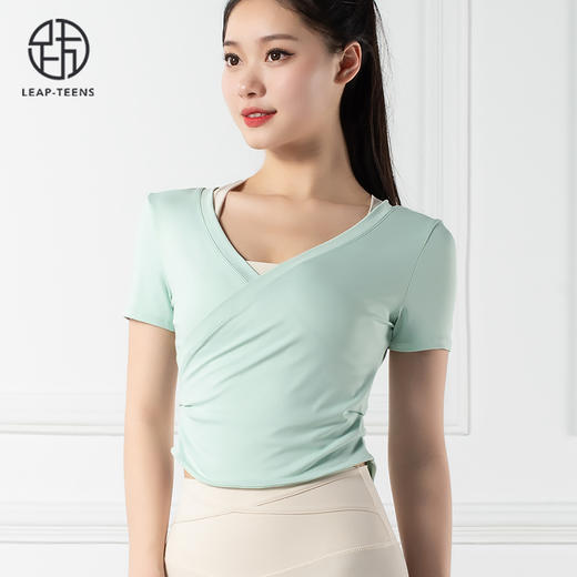 跃牌【禅语梵心系列】V领速干短袖瑜伽服无尴尬线速干七分裤F2114+F2187（不带胸垫） 商品图7