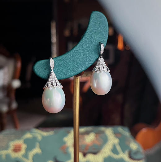 CLASSIC系列 18K镶钻石和南洋珍珠 耳坠 商品图0