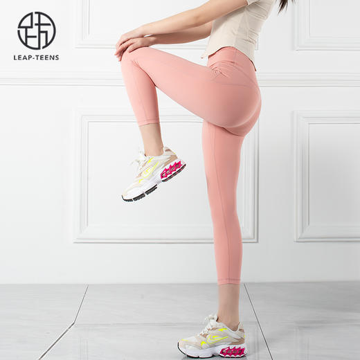 跃牌【禅语梵心系列】速干圆领瑜伽服T恤无痕裸感高腰七分裤F2138+F2116（不带胸垫） 商品图3