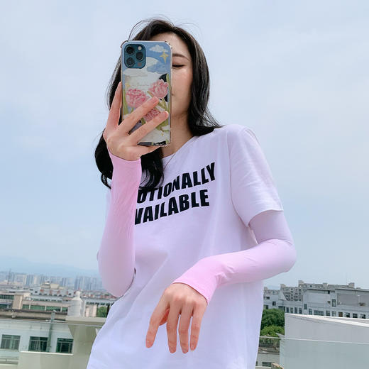 【买1送1清爽一夏！夏天防晒不怕黑！】春夏新款防紫外线冰丝手袖渐变色冰袖，UPF50+袖套护手臂，阻隔95%紫外线拒绝变黑，款式时尚，柔软透气不闷热，户外运动露营野炊骑车防晒 商品图0