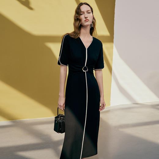 EITIE爱特爱夏季新款干练成熟V领高腰显瘦连衣裙7407108 商品图3