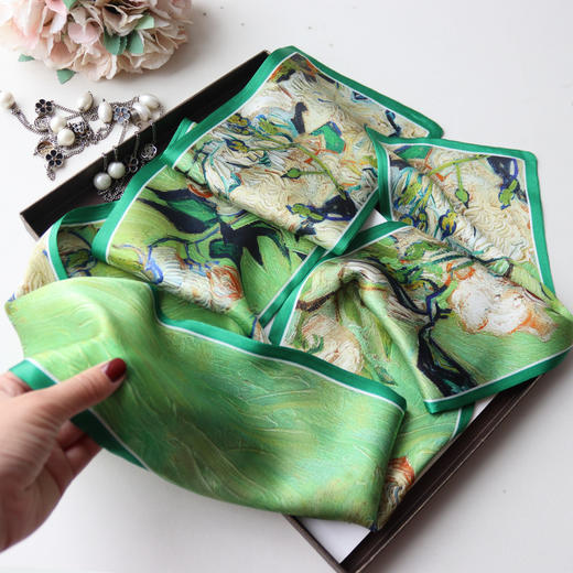 搭配利器丨双层真丝 白玫瑰山茶花飘带长条巾桑蚕丝丝巾 商品图1