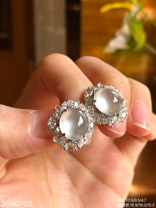 3040703，玻璃蛋面耳钉。具体价格微信咨询 商品图2