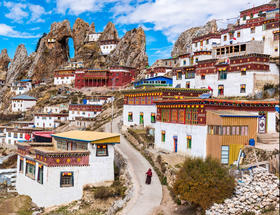 藏东北秘境：三色湖、孜珠寺、萨普神山、布加雪山、炳茸冰川、麦迪卡湿地13天