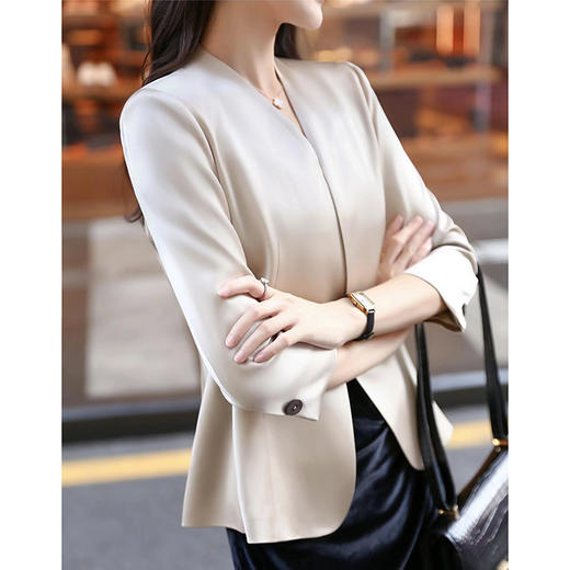 Jin口缎面三醋酸！曲线特好特显瘦！V领小西装外套女 M2301 商品图4