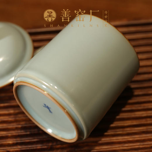 春茶伴侶 汝瓷办公杯（将军杯/汉铎杯）李善明制 原矿玛瑙入釉 色泽青脆滑滋 釉色肥润莹亮 （景德镇发货） 商品图3