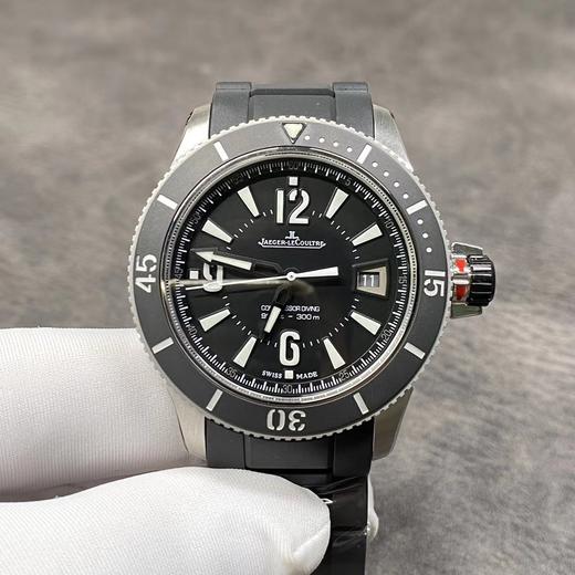 N厂五大神器之一，积家压缩大师。积家仿得好的款式，没有之一！N厂出品，尺寸42x13mm，搭载2836自动机械机芯，密底无破绽 316L不锈钢表壳，蓝宝石水晶镜面，夜光表盘指针，陶瓷表圈，铰接式包橡 商品图0