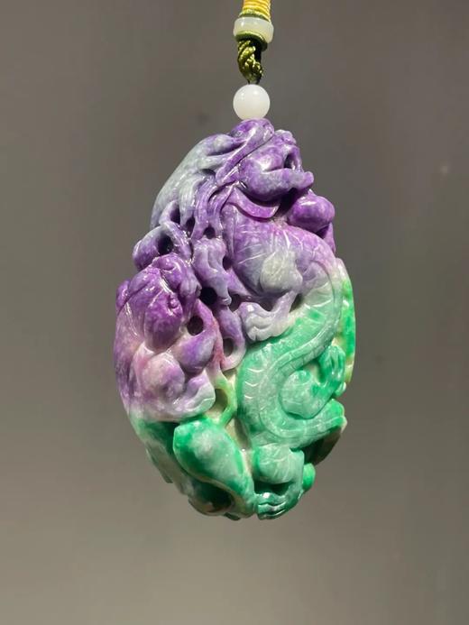 双色翡翠雕龙纹寿桃把玩件，顺丰包邮 商品图0