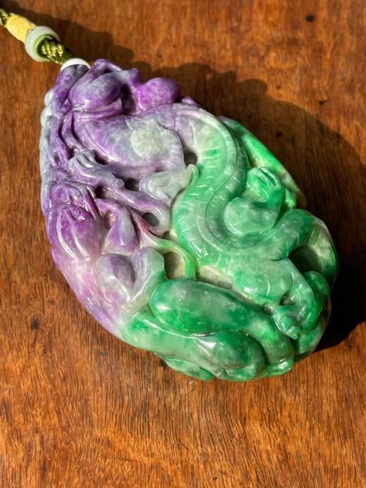双色翡翠雕龙纹寿桃把玩件，顺丰包邮 商品图1