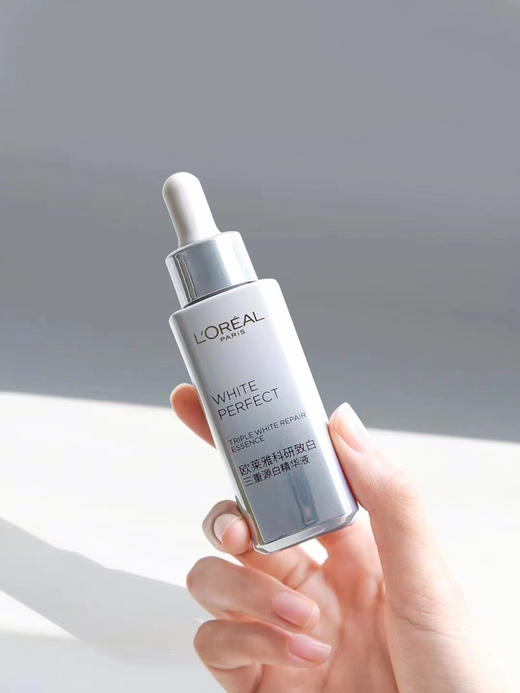 欧莱雅光子瓶美白淡斑精华30ml 商品图0