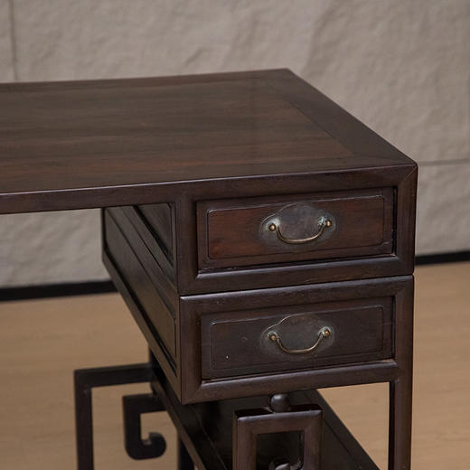 清 紫檀拐子纹褡裢式书桌 商品图3