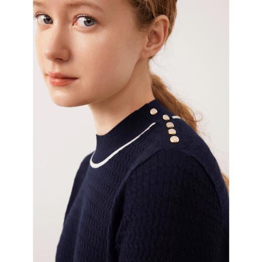 3楼珍贝丝绒半高领绞花中袖女衫 商品图3