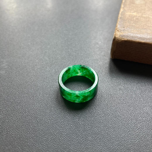 糯种阳绿辣色翡翠圆环 商品图1