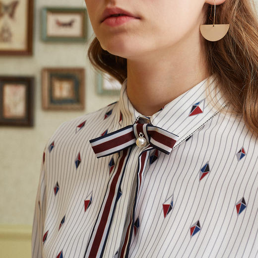 欧芮儿2018秋装新款显瘦图案印花方领衬衣女打底条纹衬衫女长袖 商品图1