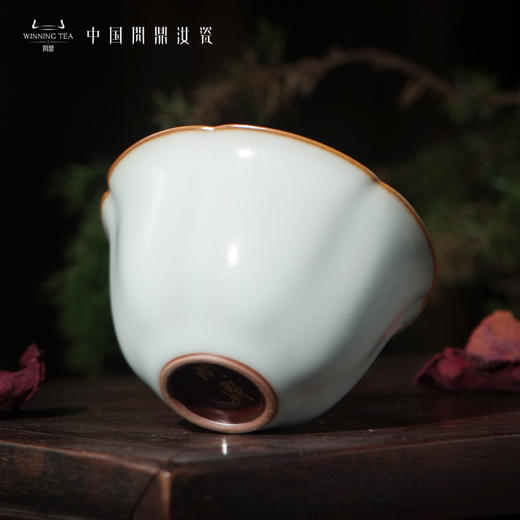 问鼎汝瓷紫金釉经典款月白大葵口杯 商品图2