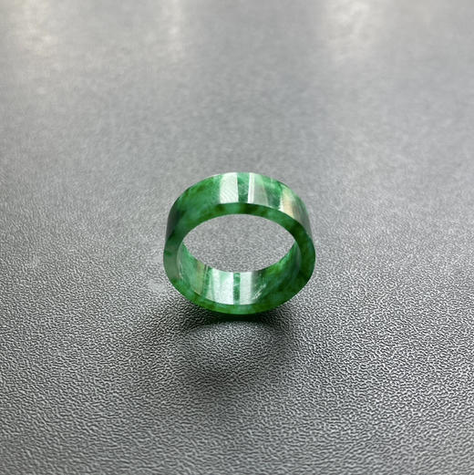 糯种阳绿辣色翡翠圆环 商品图7