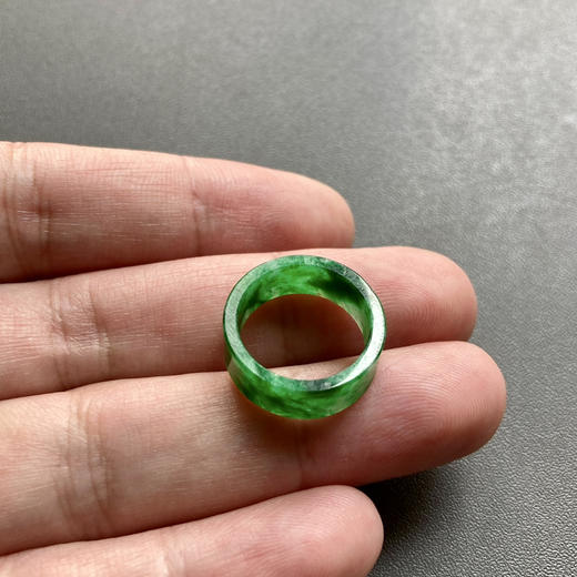 糯种阳绿辣色翡翠圆环 商品图5