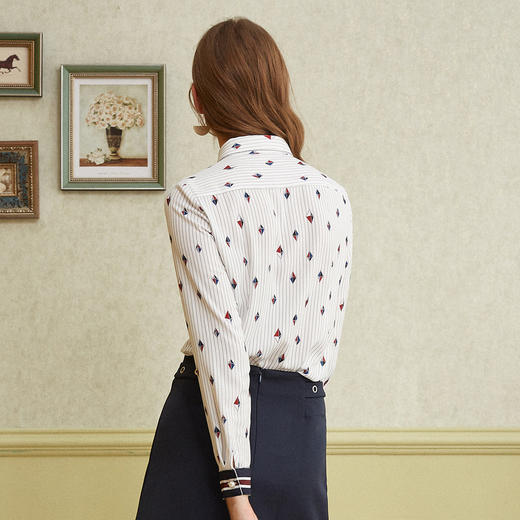欧芮儿2018秋装新款显瘦图案印花方领衬衣女打底条纹衬衫女长袖 商品图0
