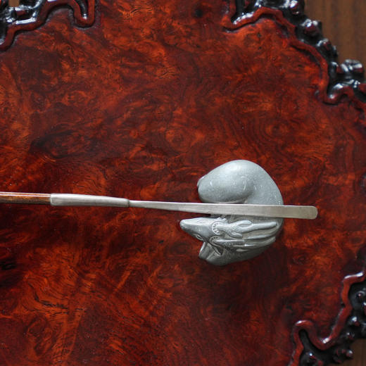 百年制锡 乾茂号｜呦呦鹿鸣搁置摆架  小鹿原色搁置  摆件  长:4cm 宽:3.7cm 高1.4 商品图1