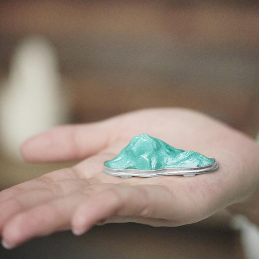 百年制锡 乾茂号｜如玺｜松石绿山石搁置  茶道配件 小摆件 尺寸：长4.5厘米，高1厘米 商品图0