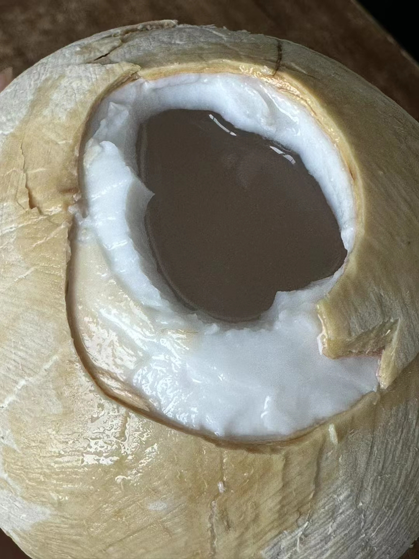 日期新鲜！空运泰国新鲜椰皇  去油去腻，香滑甘甜，纯正天然。让孩子远离加工饮料吧！