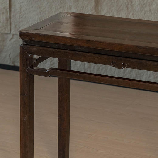 清中期 紫檀束腰罗锅枨马蹄腿云纹半桌 商品图1