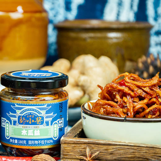 云南沙朗的白族酱菜  入列国家非物质文化遗产  七种地道风味火烧小 米辣、小米辣烧椒酱、小米辣姜丝、小 米辣蒜瓣、风味藠头、木瓜丝、萝卜干携传承云南白族特色使命而来。 商品图4