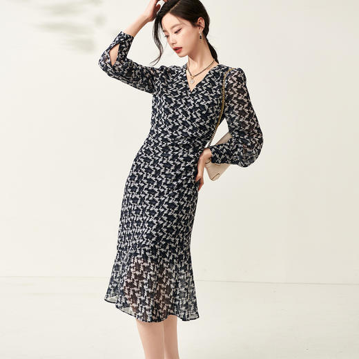 剩S/M/L/XL 芳外【纺纱兔年印花雪纺裙】2025春季新款轻薄微透鱼尾裙 商品图2