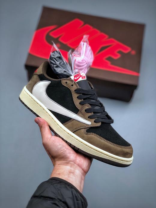 乔丹AJ1联名倒钩男女板鞋 商品图1