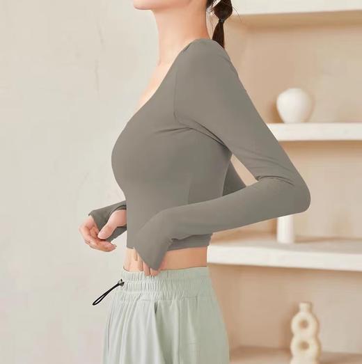 跃牌【明丽逸动】系列 新款瑜伽服女秋款长袖套装专业健身房跑步紧身带胸垫运动上衣AL697（可拆胸垫） 商品图3