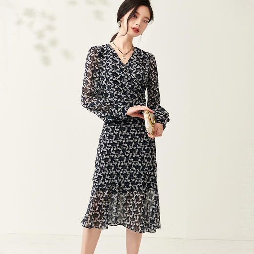 剩S/M/L/XL 芳外【纺纱兔年印花雪纺裙】2025春季新款轻薄微透鱼尾裙 商品图1