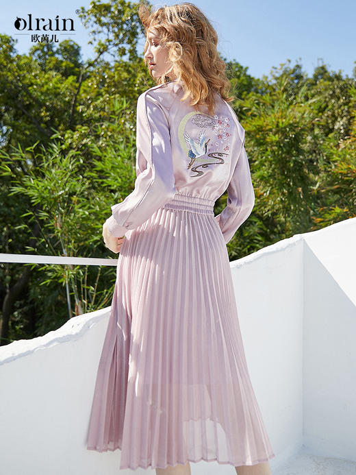 欧芮儿 刺绣连衣裙长款2020秋新女装过年韩版洋气立领百褶A字裙子 商品图1