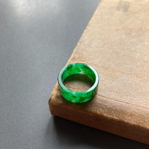 糯种阳绿辣色翡翠圆环 商品图2