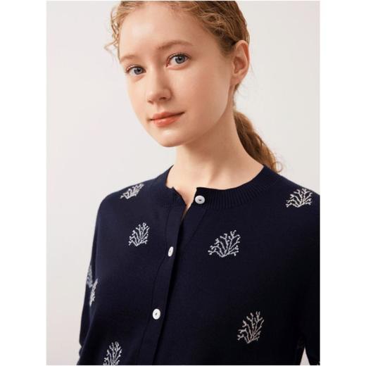 3楼珍贝丝绒烫饰提花女开衫 商品图3