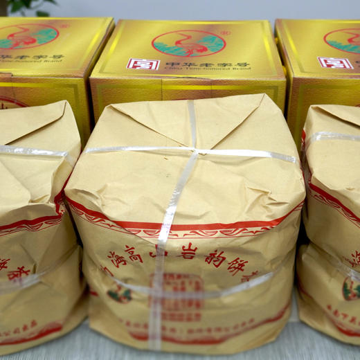 2012年下关高山岩韵普洱茶生茶饼 精选8年陈老料配制 岩韵滋味独特 干仓真品好口感 商品图4