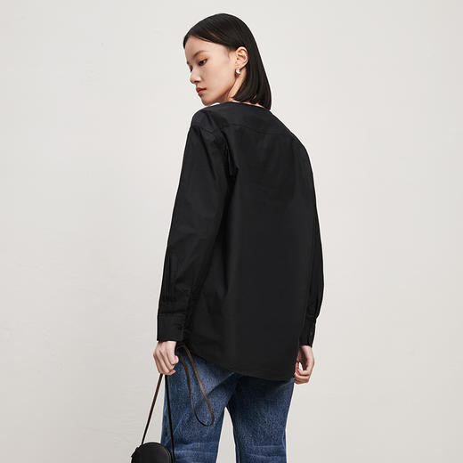 IN AND ON 春秋新款衬衫女纯棉纯色简约质感百搭宽松V领上衣 商品图8