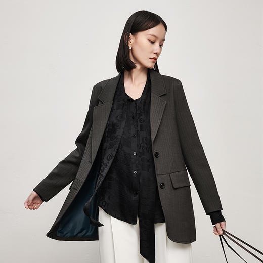 IN AND ON53157桑蚕丝提花飘带衬衫女春款气质时尚百搭质感衬衣 商品图1