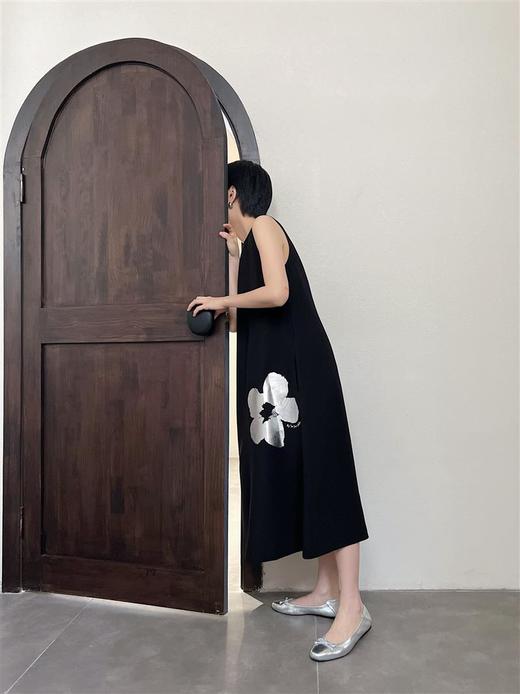 ForPoem 22SS烫金系列 花朵A字原创设计高级感休闲无袖极简连衣裙 商品图2