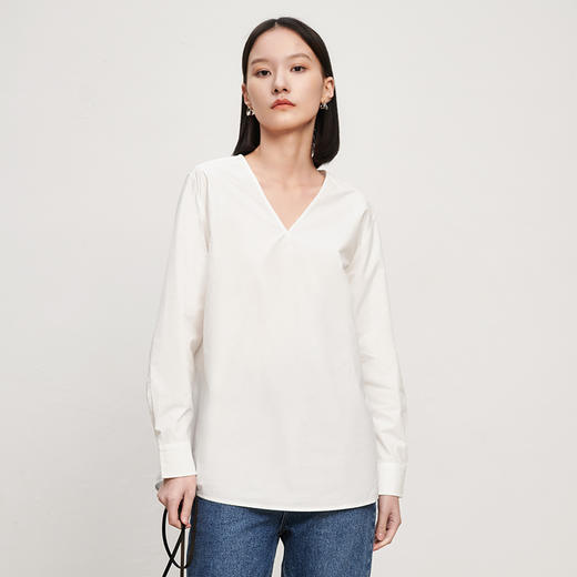 IN AND ON 春秋新款衬衫女纯棉纯色简约质感百搭宽松V领上衣 商品图7