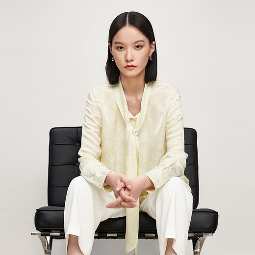 IN AND ON53157桑蚕丝提花飘带衬衫女春款气质时尚百搭质感衬衣 商品图4